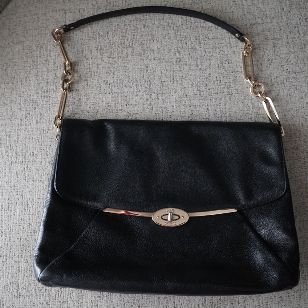 Gorgeous Coach Leather Chain Link Shoulder Bag